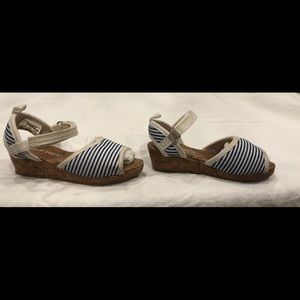 Blue and white striped wedge.